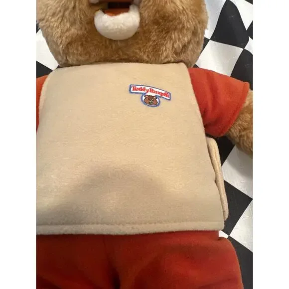 Vintage Teddy 1985 Teddy Ruxpin TOY he plays songs great condition WOW - Picture 3 of 6